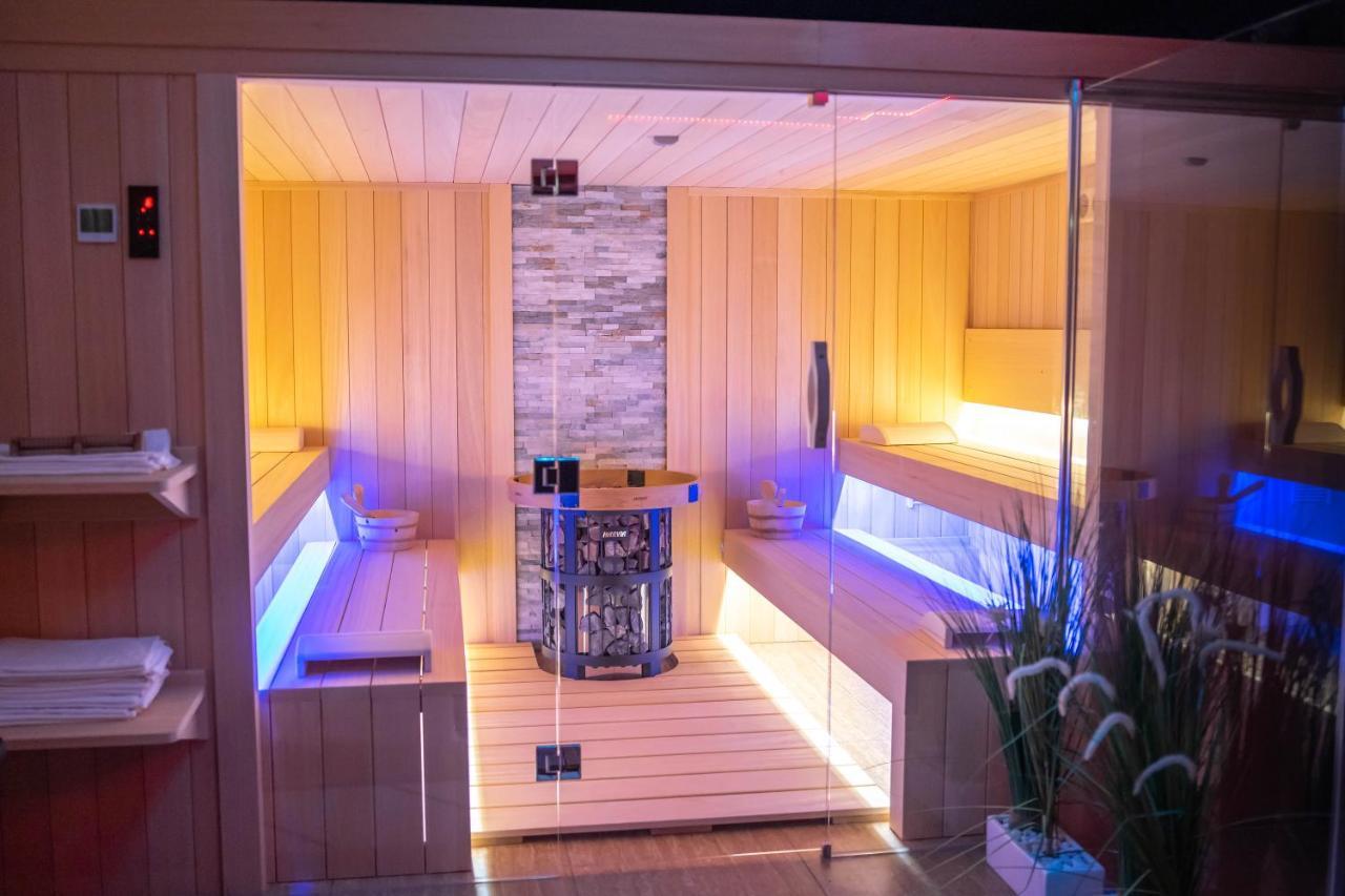 Hanka Relax & Spa เชลเลเนียซ ภายนอก รูปภาพ