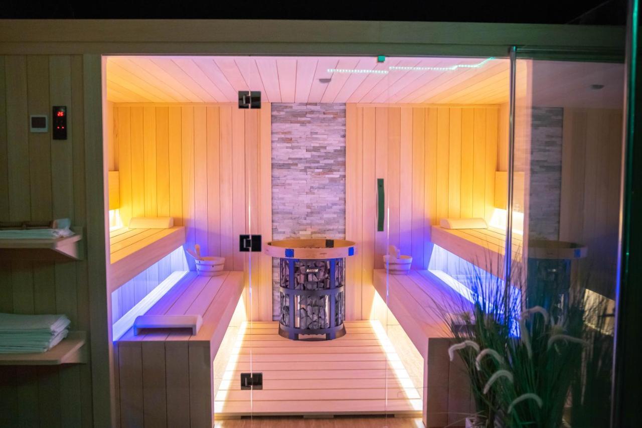 Hanka Relax & Spa เชลเลเนียซ ภายนอก รูปภาพ