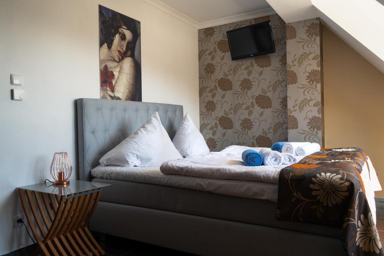 Hanka Relax & Spa เชลเลเนียซ ภายนอก รูปภาพ