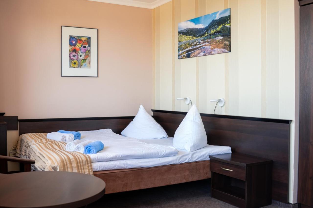 Hanka Relax & Spa เชลเลเนียซ ภายนอก รูปภาพ