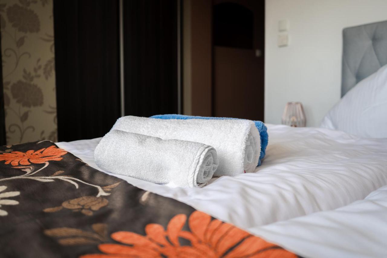 Hanka Relax & Spa เชลเลเนียซ ภายนอก รูปภาพ