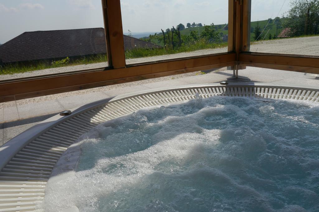 Hanka Relax & Spa เชลเลเนียซ ภายนอก รูปภาพ